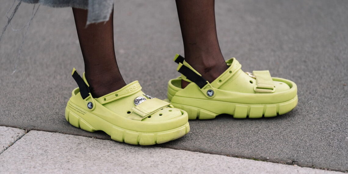 Crocs viram tendência e conquistam o mundo fashion