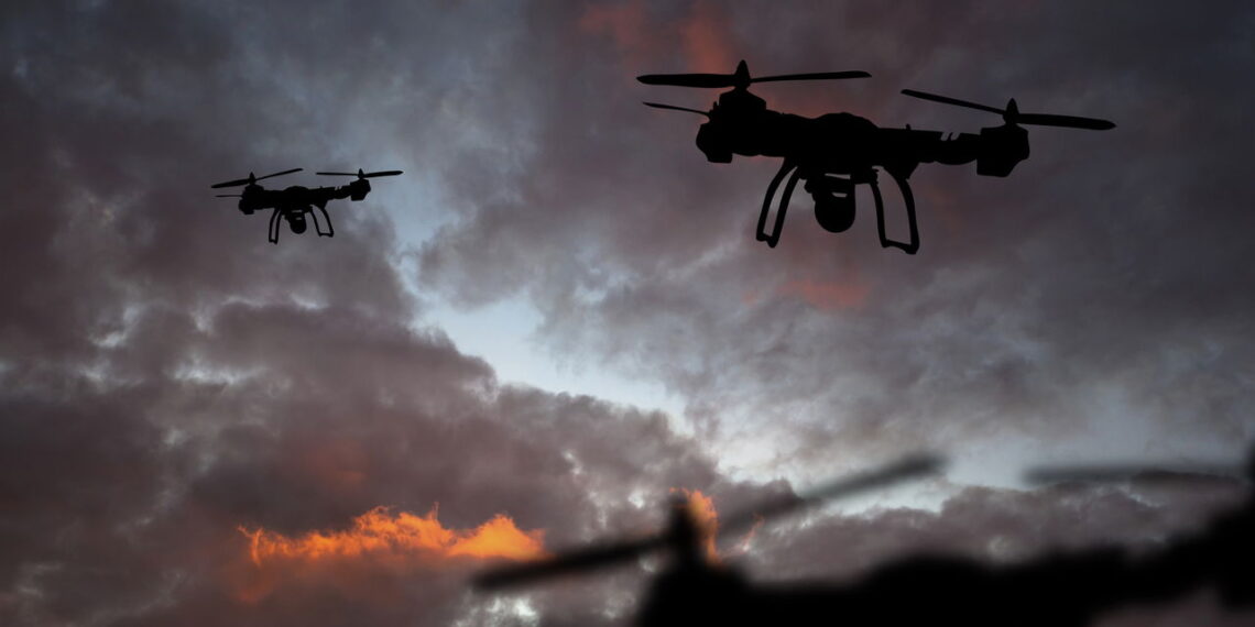 Japão desenvolve drones com cabo condutor que atrai e desvia raios para locais seguros
