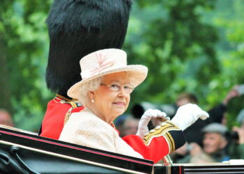 De cartas à internet como Elizabeth II viu tudo acontecer