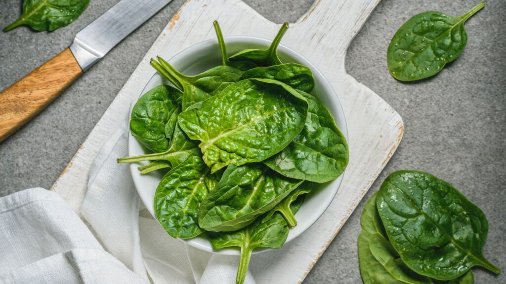 O espinafre pode ser o superalimento que você precisa agora