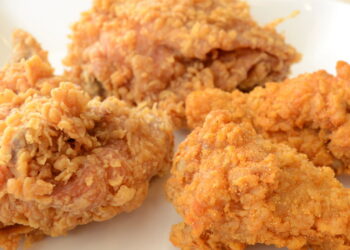 Frango empanado saudável que ninguém conta como fazer perfeito