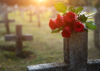 Morre aos 27 anos guitarrista que transformou o rock