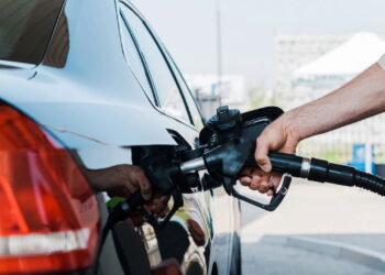 Gasolina sobe em todo o país e novo imposto revolta motoristas
