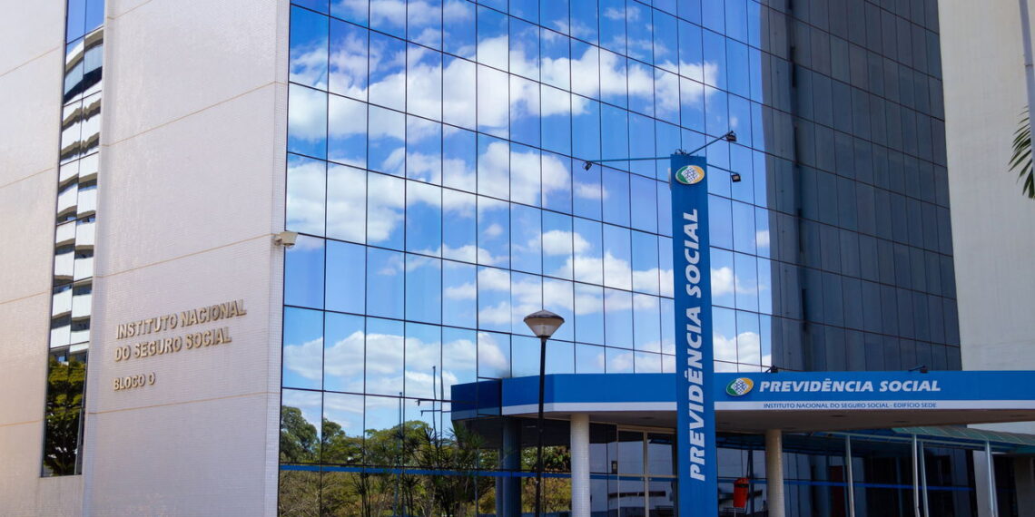INSS emite comunicado urgente sobre descontos indevidos em aposentadorias