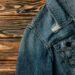 A transformação de jaquetas jeans que está em alta