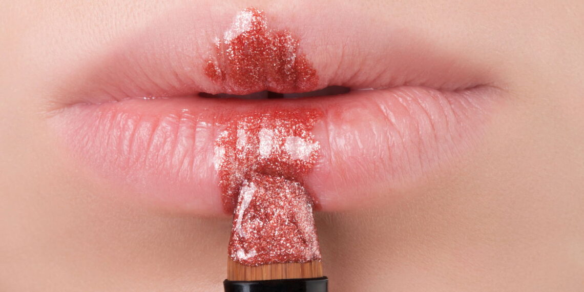 Quer lábios brilhantes? Vem aprender o truque dos diamond lips!
