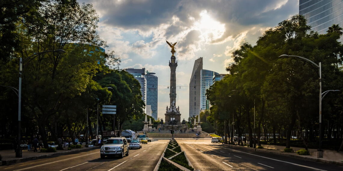 Este país é um espetáculo de tradições, paisagens e experiências inesquecíveis