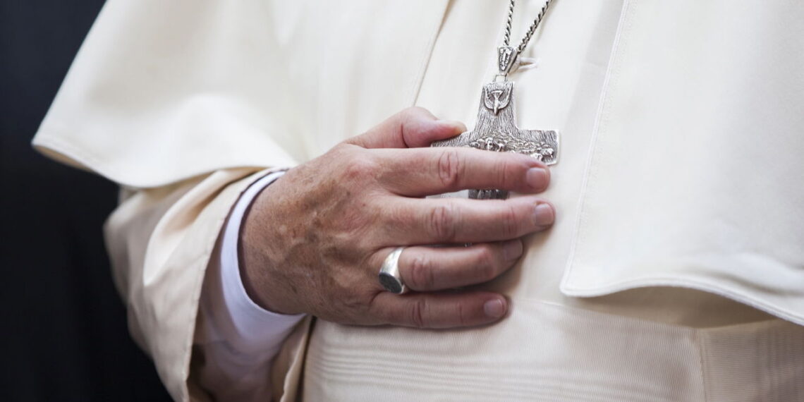 Detalhe escondido no funeral do Papa revela nova tradição