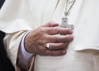 Detalhe escondido no funeral do Papa revela nova tradição