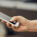 Por que milhões não resistem a bisbilhotar vidas online?