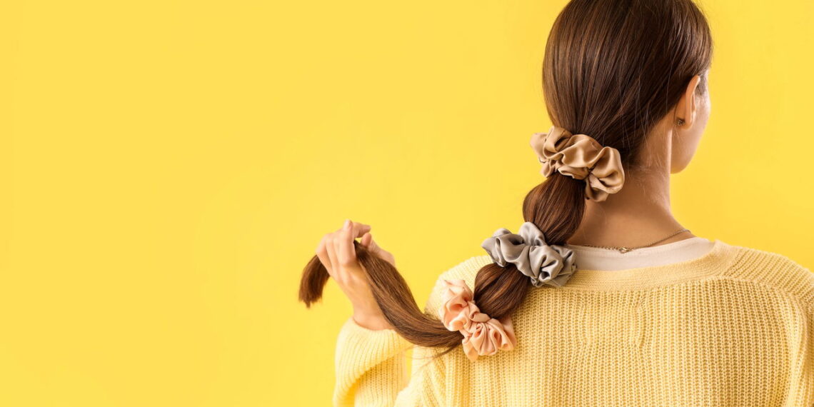 Penteados com scrunchie que vão virar sua nova paixão