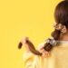 Penteados com scrunchie que vão virar sua nova paixão