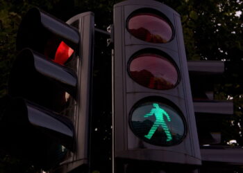 Por que os captchas pedem para clicar em semáforos?