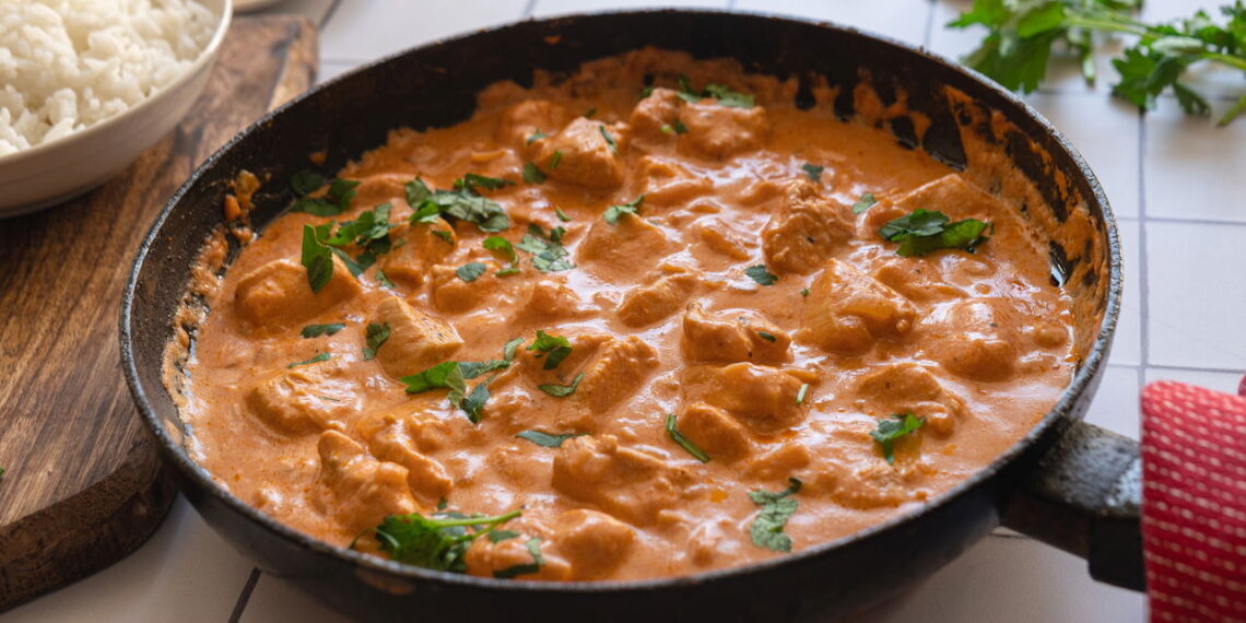 Receita te mostra como fazer um strogonoff de frango sem lactose