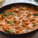 Receita te mostra como fazer um strogonoff de frango sem lactose