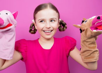 Como montar um teatro de fantoches com materiais recicláveis
