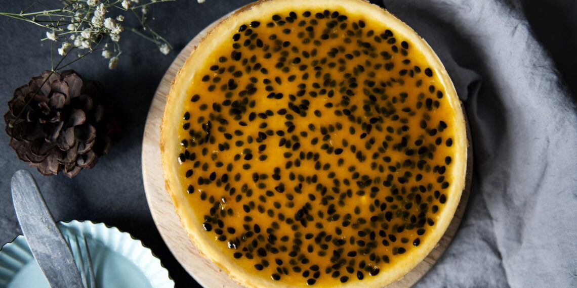 Saiba como fazer uma receita de torta de maracujá sem lactose com cremosidade