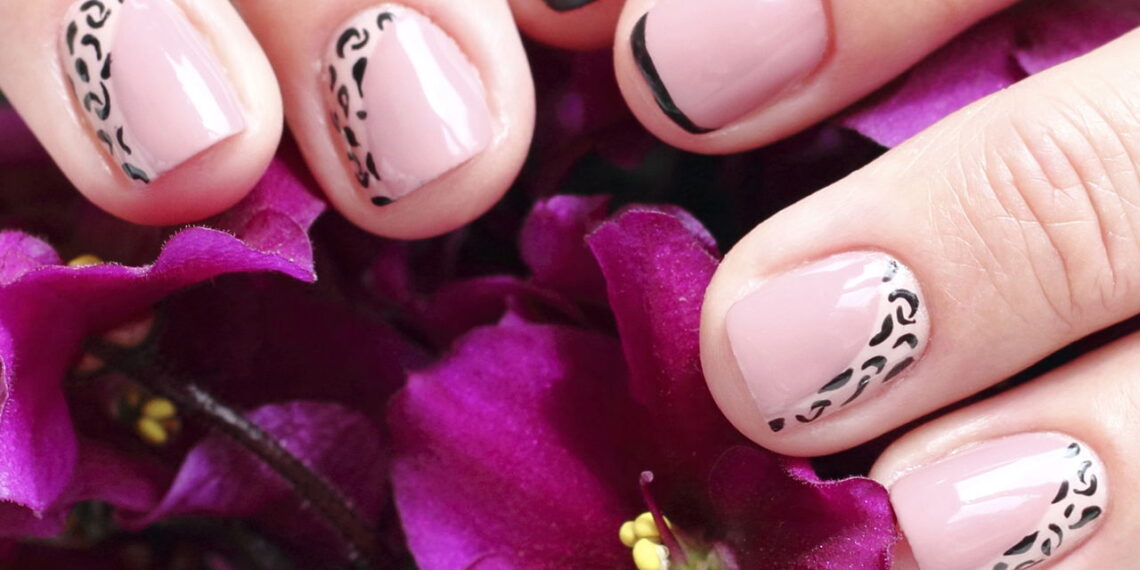 Unhas decoradas para mulheres de 50 anos que esbanjam elegância!