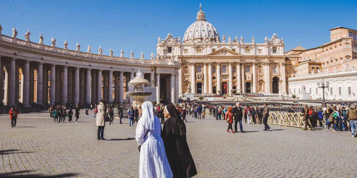 A história por trás dos objetos mais sagrados da Igreja Católica