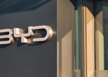 BYD ultrapassa Tesla e domina o mercado europeu de elétricos