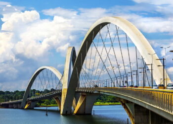 Cidade destaca-se como um dos principais centros políticos e administrativos do país