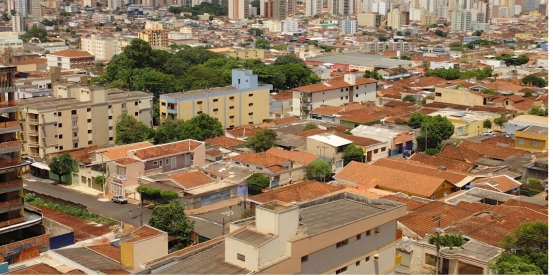 Cidade encanta turistas de todo o país por seu clima quente e à prosperidade econômica