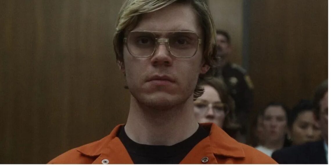 série sobre Jeffrey Dahmer revela o lado mais sombrio do canibal americano
