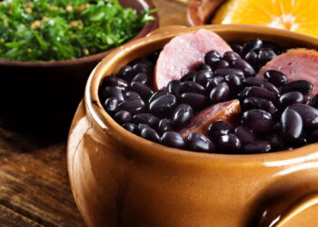 Receita deliciosa de feijoada para o seu almoço de sábado