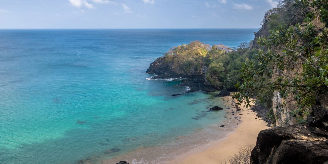 Cidade é reconhecido por suas paisagens naturais e pelo mar de águas cristalinas