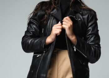 O melhor jeito de usar jaqueta de couro com estilo no inverno
