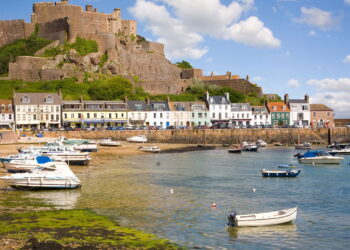 Essa ilha britânica está conquistando quem busca uma vida tranquila