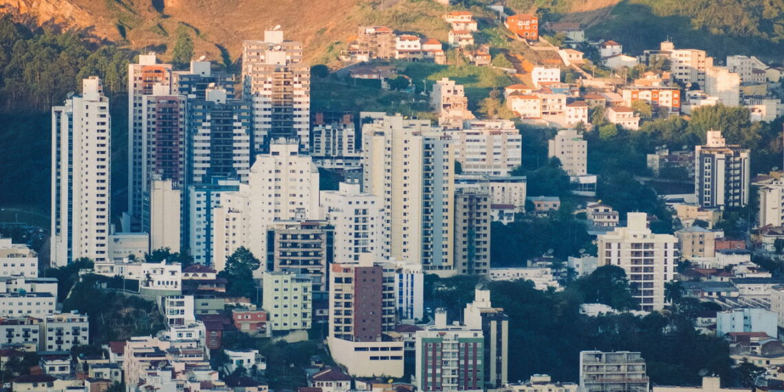 Cidade no interior de MG se destaca como polo regional em áreas como educação e saúde