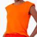 Camiseta velha virou tendência fashion com esse truque