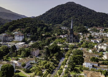 Cidade do RJ conquista milhões de turistas com clima ameno e natureza exuberante