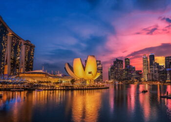 Cidade é reconhecida mundialmente por sua modernidade eficiência e diversidade cultural