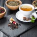 5 chás que ajudam no alívio da gripe e fortalecem o corpo