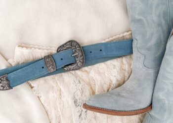 A bota jeans virou queridinha do momento e está em todo lugar