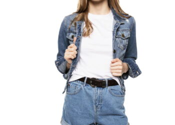 Esse truque com cintos muda qualquer look simples