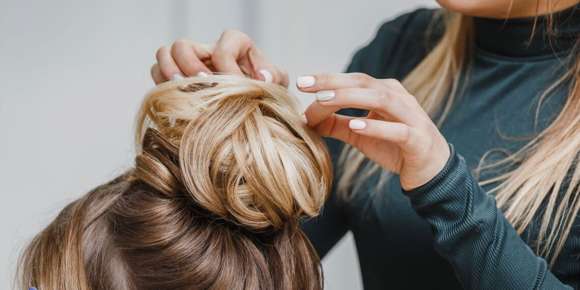 O penteado versátil que virou xodó dos cabelos práticos