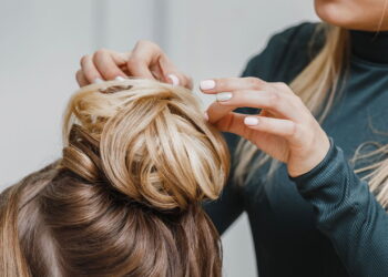 O penteado versátil que virou xodó dos cabelos práticos