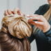 O penteado versátil que virou xodó dos cabelos práticos