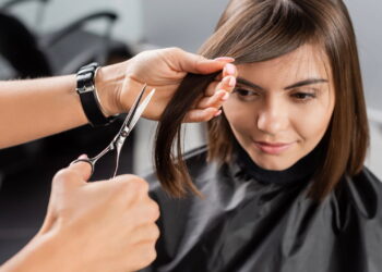 Seu cabelo pode estar te envelhecendo sem você perceber