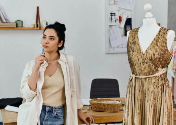 Melhor forma de customizar roupas sem costura nem complicação