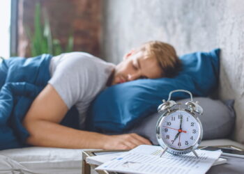 O que acontece no corpo ao dormir menos de 5 horas por noite segundo a ciência