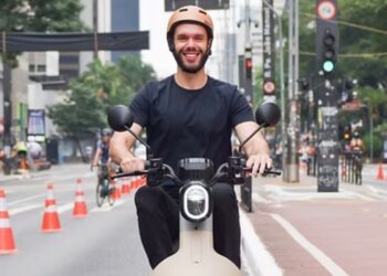 Essa moto elétrica que não precisa de CNH se tornou a nova febre do Brasil