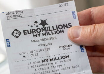 Com apenas um bilhete ele levou 208 milhões e parou a Europa