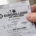 Com apenas um bilhete ele levou 208 milhões e parou a Europa