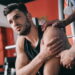 Os 6 melhores exercícios para fortalecer os ombros com segurança em casa