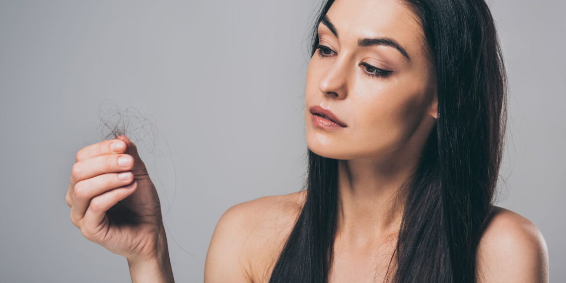 Você já sonhou com queda de cabelo? Saiba o que significa
