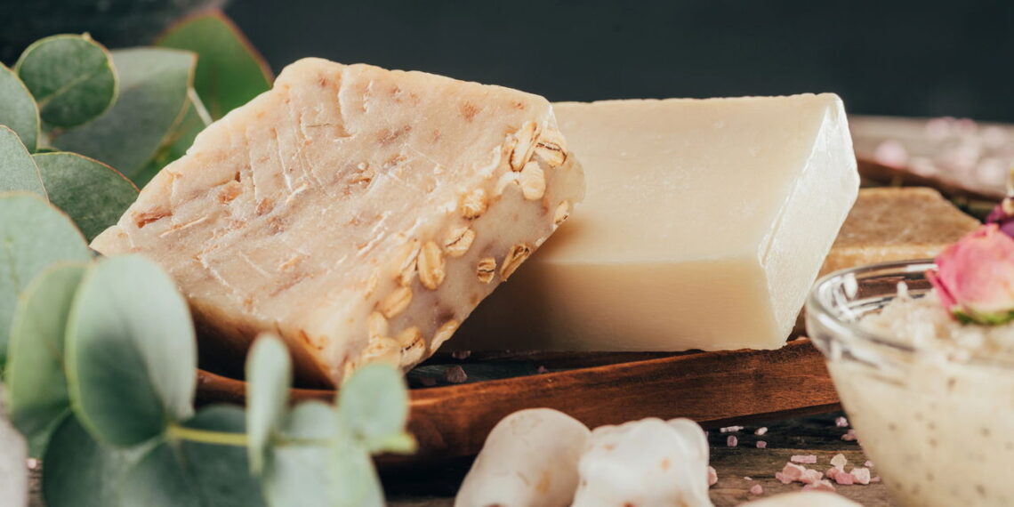 O que esse sabonete com 4 ingredientes faz na pele surpreende